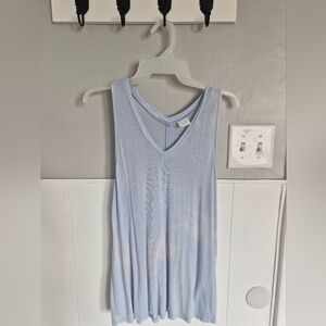 Tresics Pale Blue V-Neck Sleeveless Tank Light Weight Size Large Sky